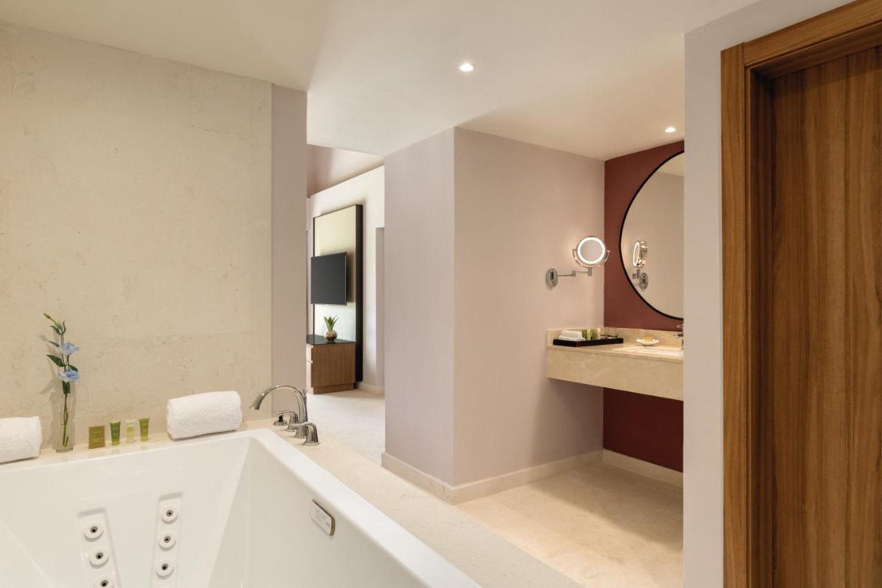 Premium Garden View 1 King