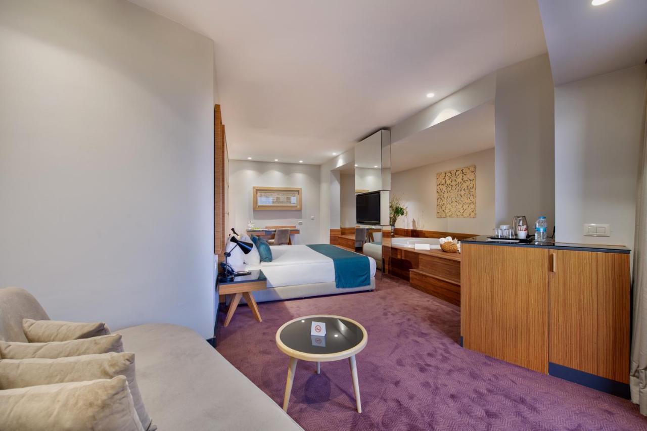 Honeymoon Corner Suite Sea View