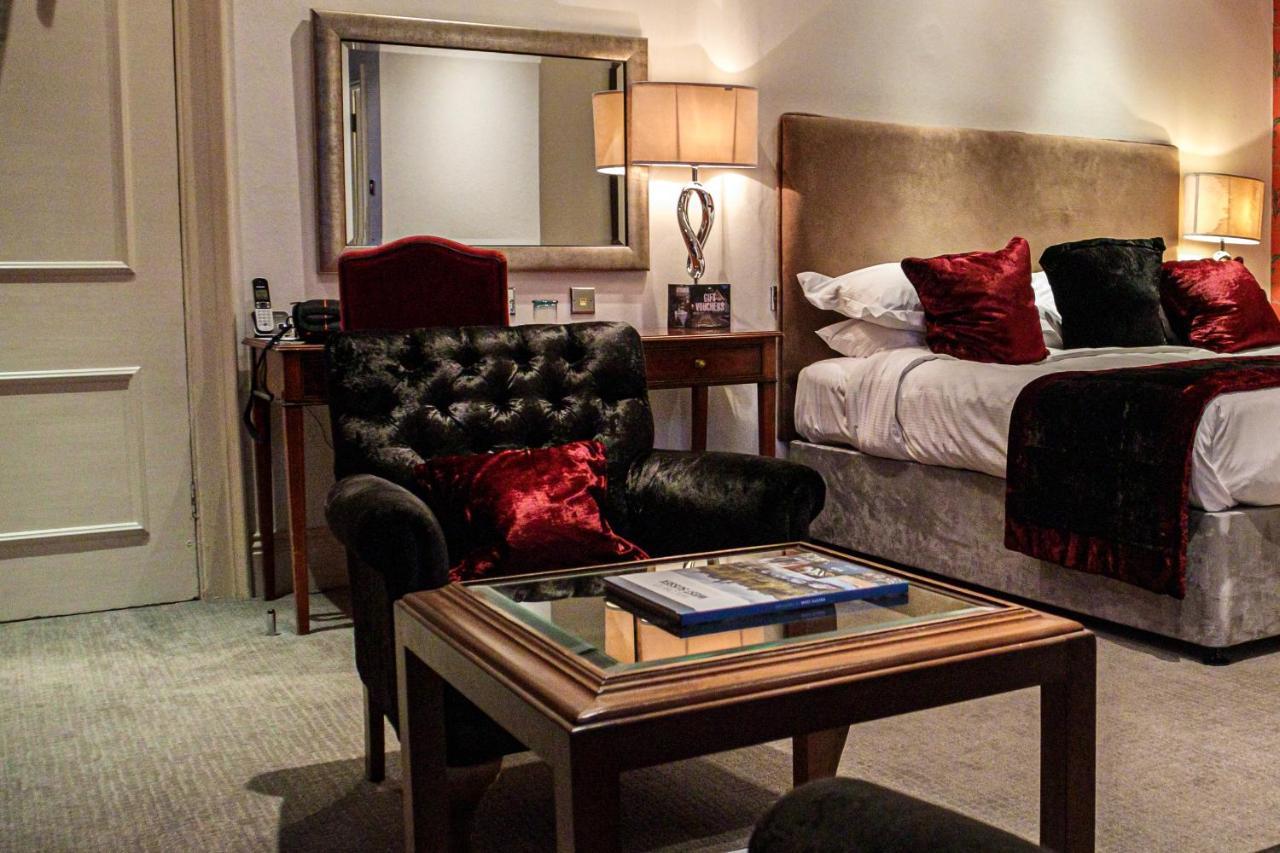 Comfy King Room