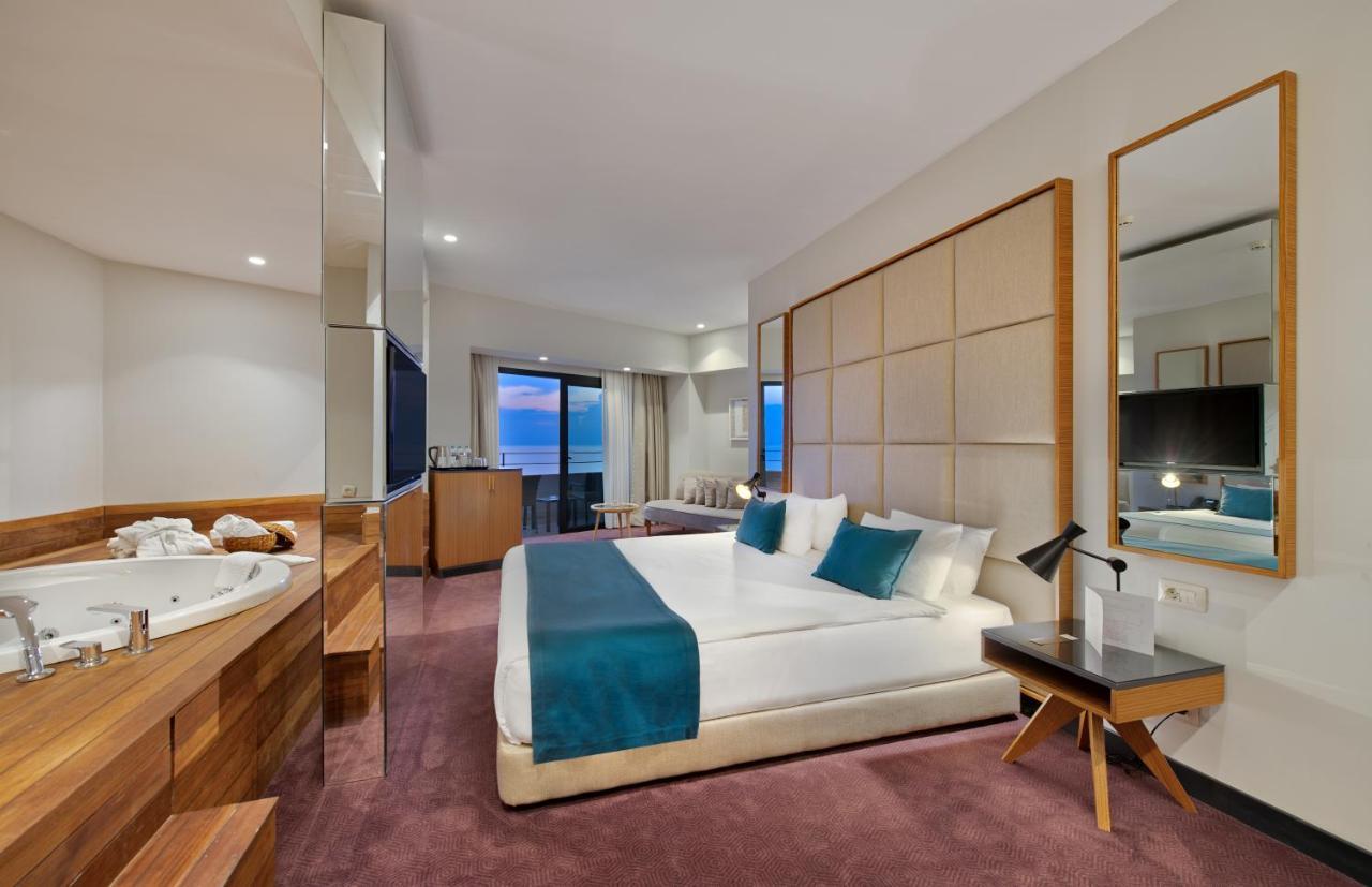 Honeymoon Corner Suite Sea View