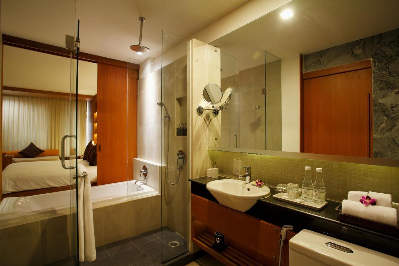 Deluxe Double Room Pool View Daily Complimentary Minibar