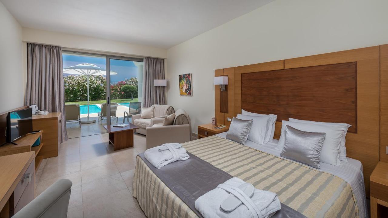 Junior Suite with Private Pool and Garden View,972767254:JPEG