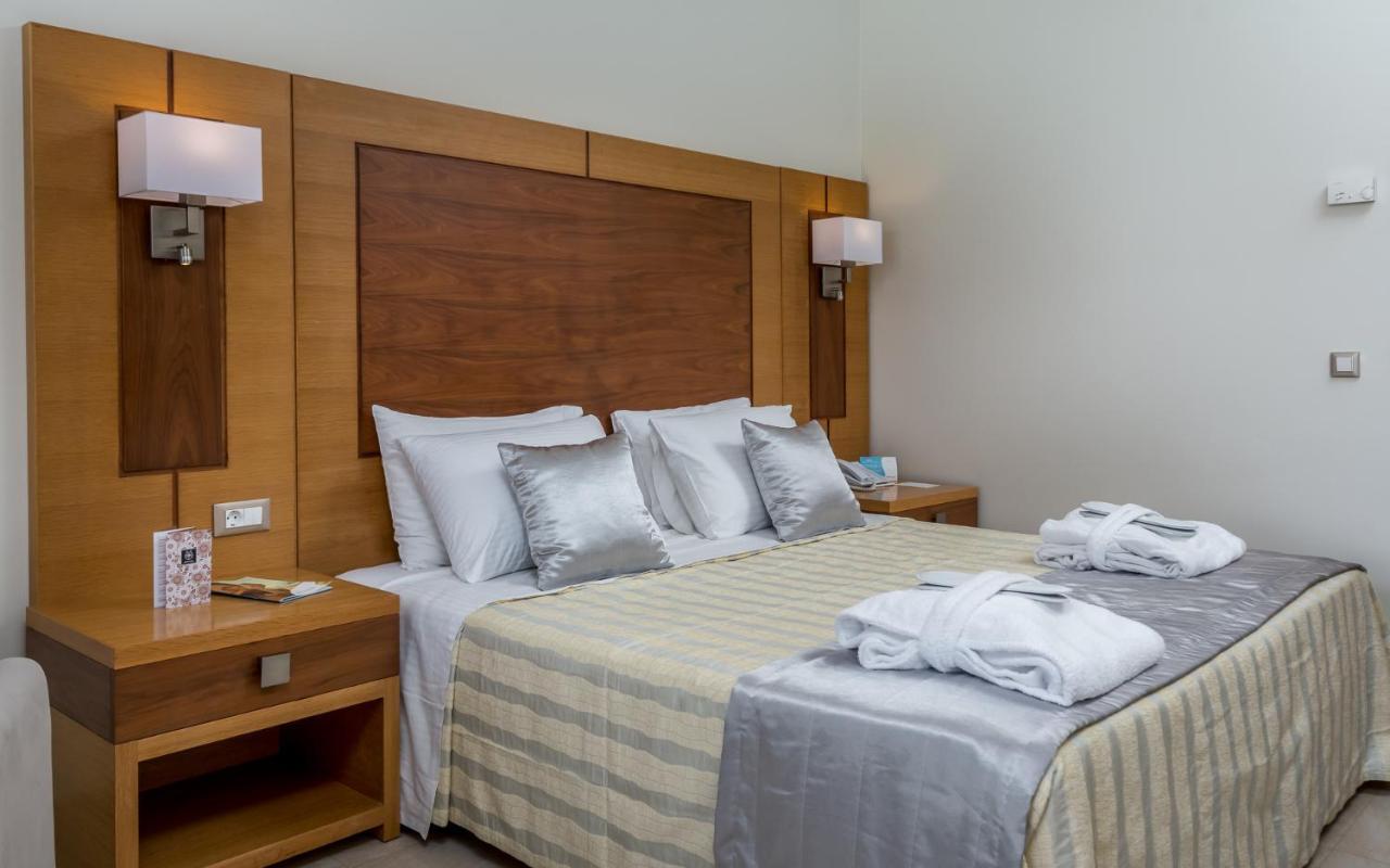 Junior Suite Sea View Sharing Pool