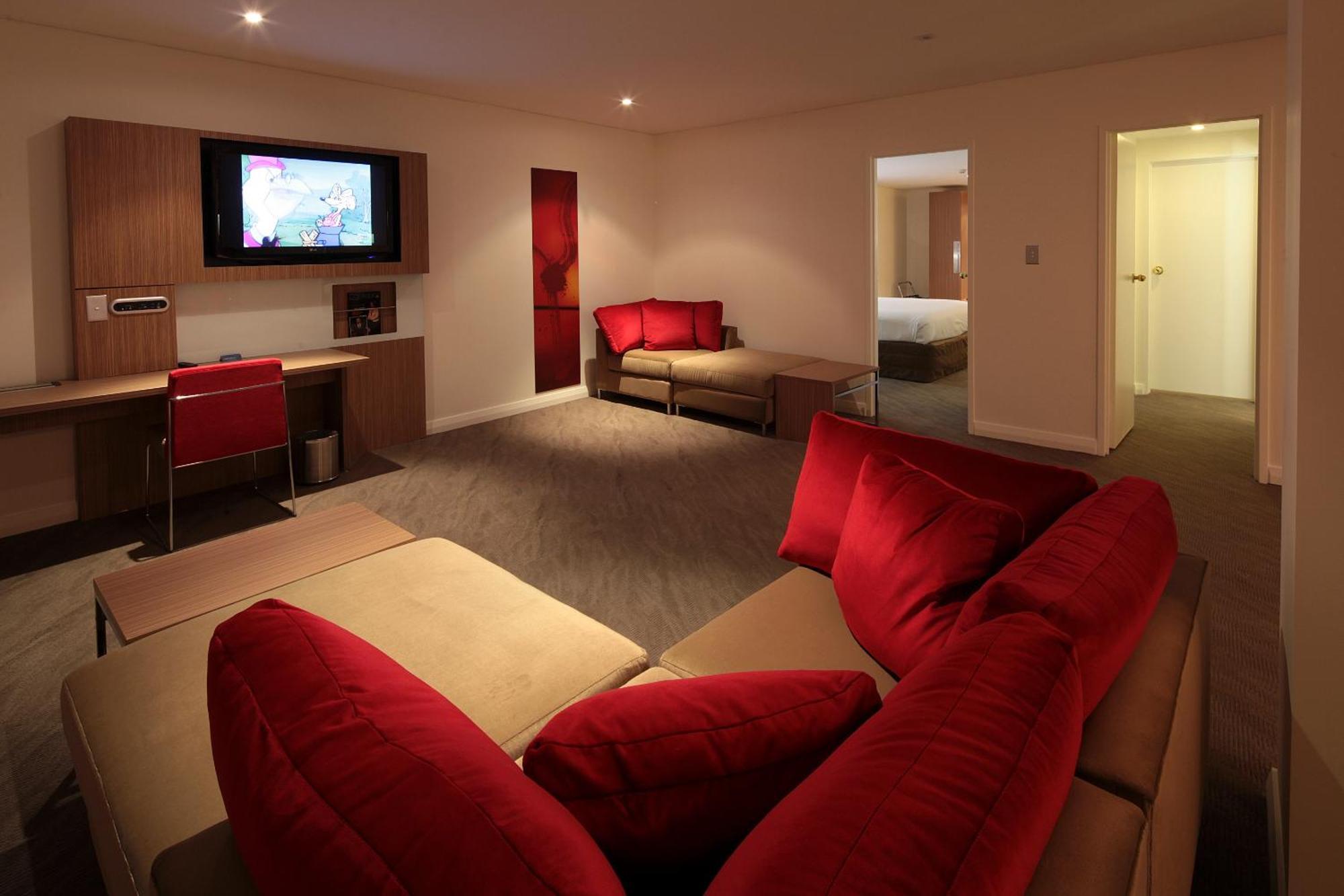 One-Bedroom Apartment with King Bed,977182402:JPEG