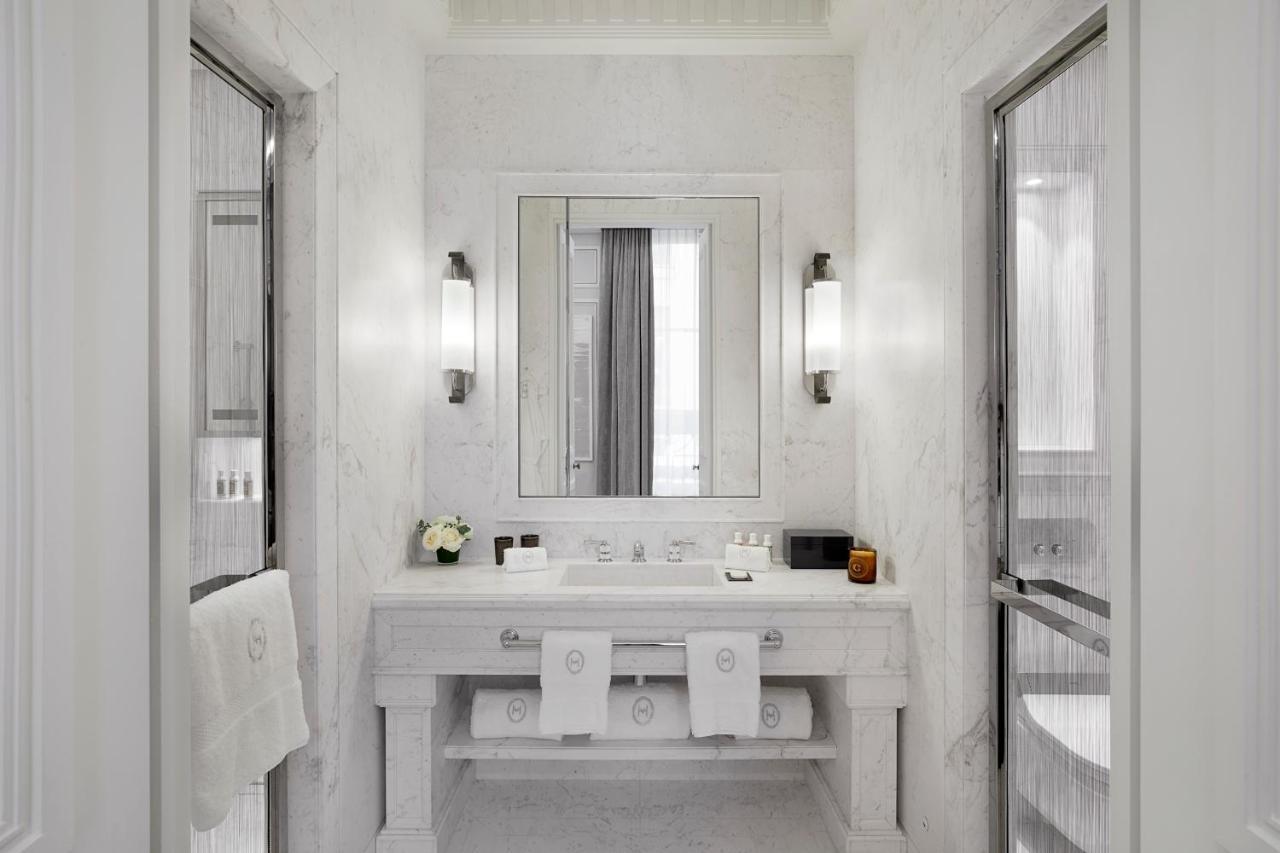 Deluxe Suite private access to Jacuzzi Sauna Hamman