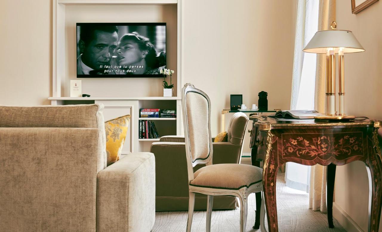 Junior Suite with Harbour and Hillside View