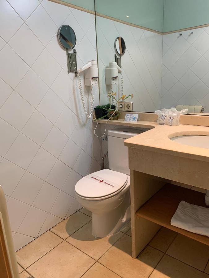 Standard Double Room Shower,1214730040:JPEG