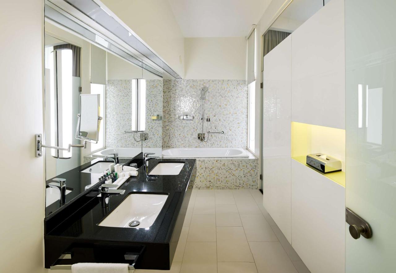 Executive Room with Balcony and Lounge Access,1012555603:JPEG
