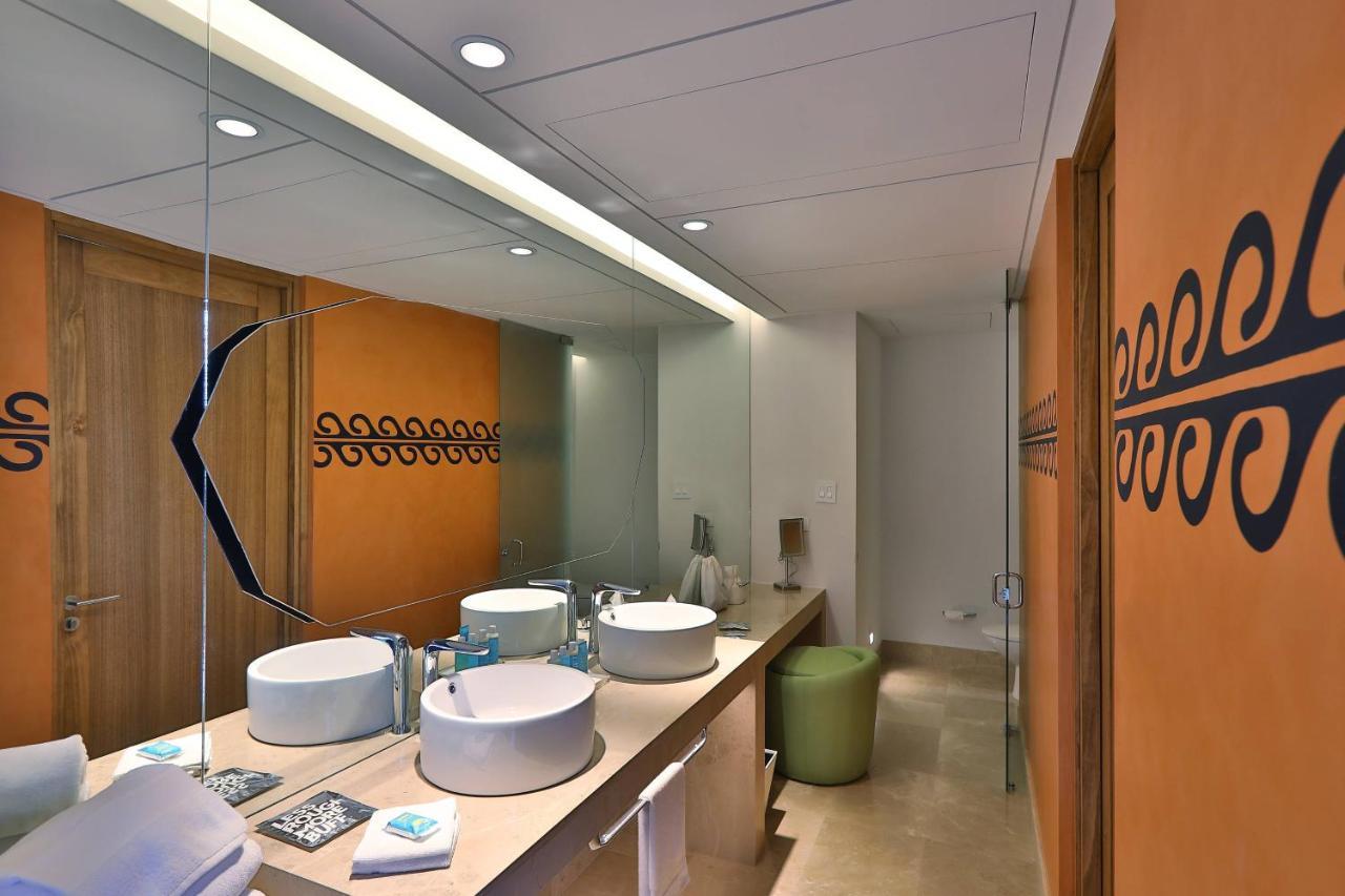 Standard Queen Room with Balcony and Garden View,1164473910:JPEG