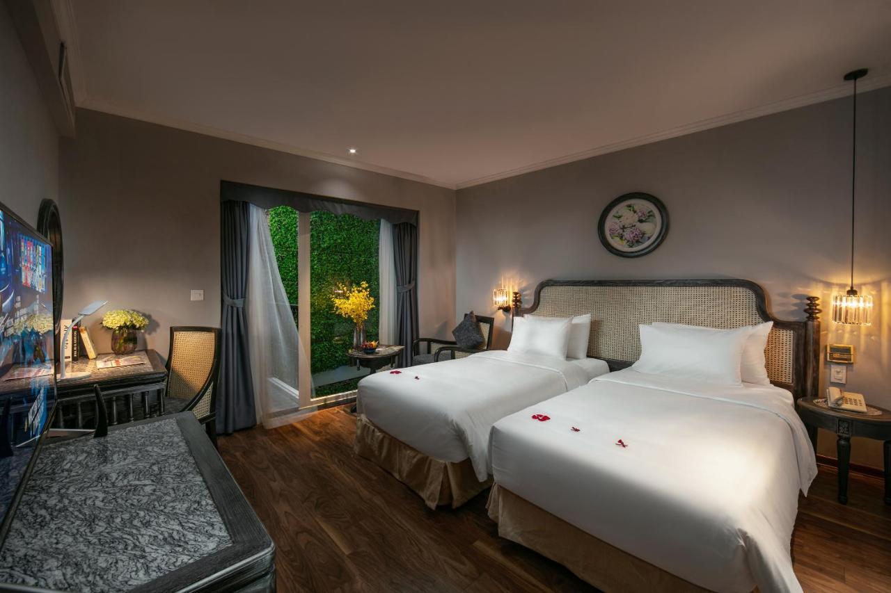 Connecting Room