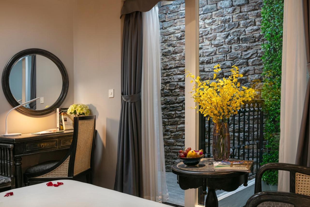 Connecting Room