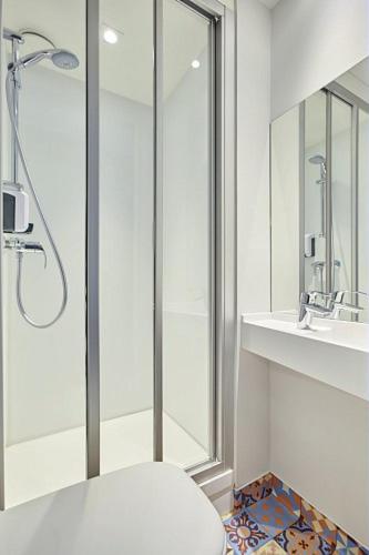 Cabrio Room Private Bathroom