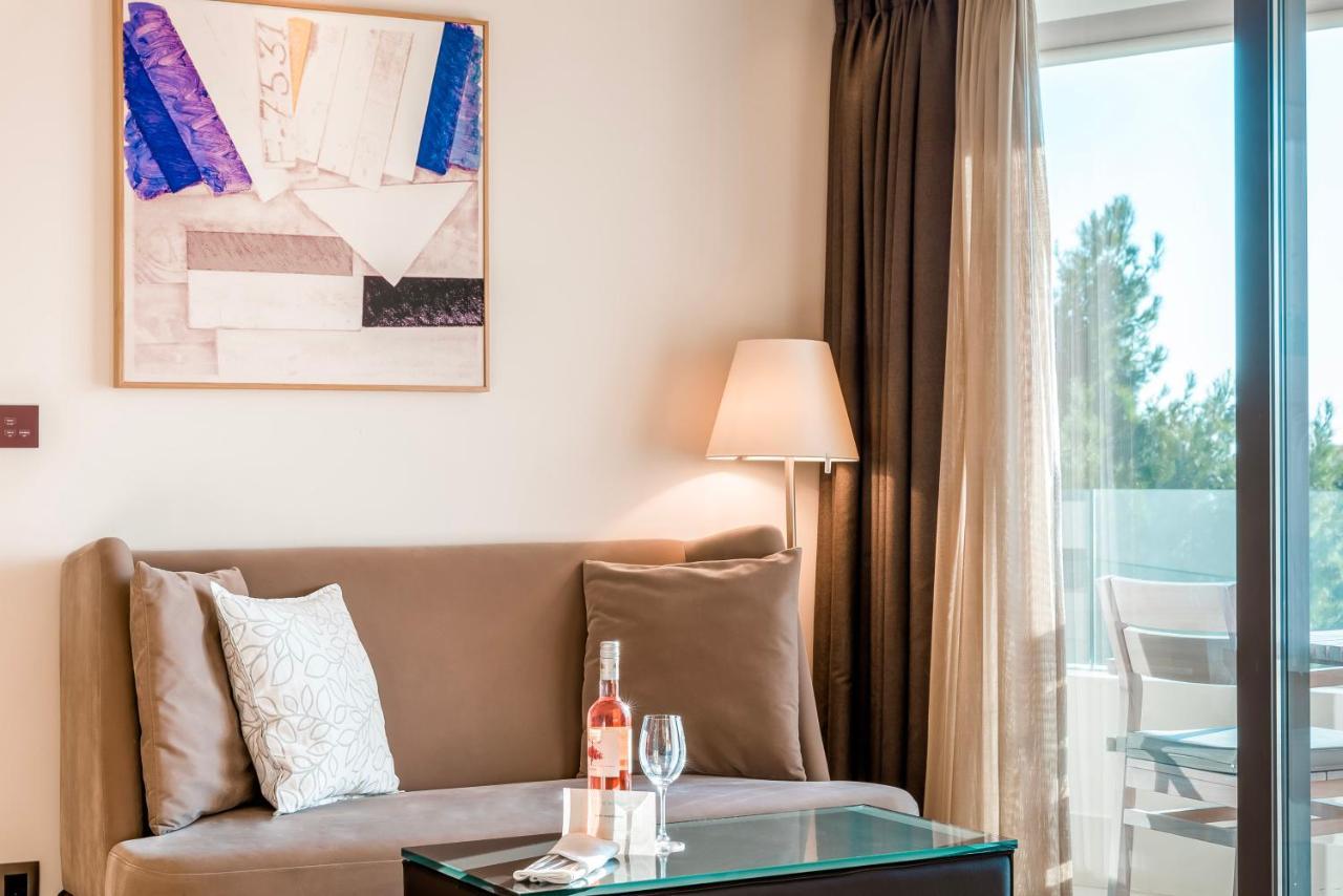 Deluxe Suite Partial Sea View
