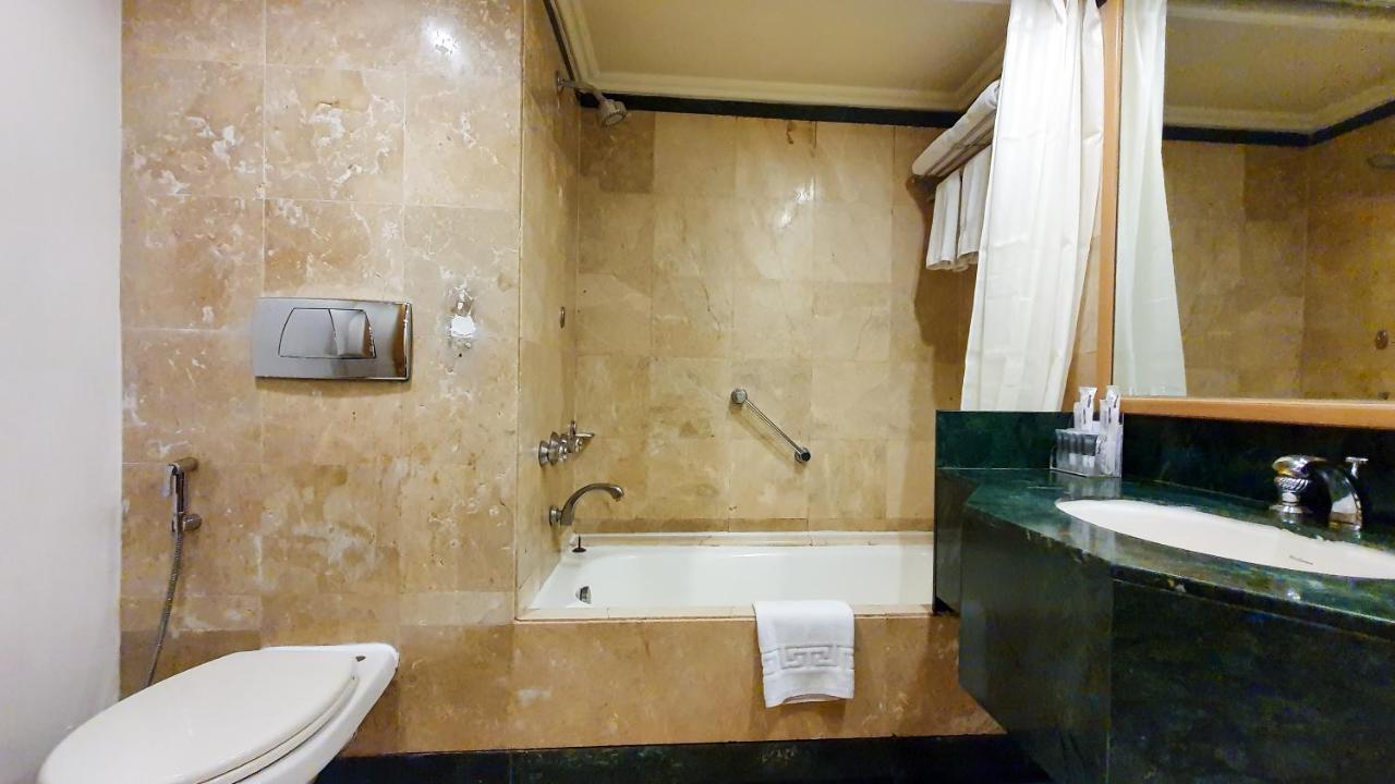 Deluxe Room Twin Bed with Bathtub,1200330769:JPEG