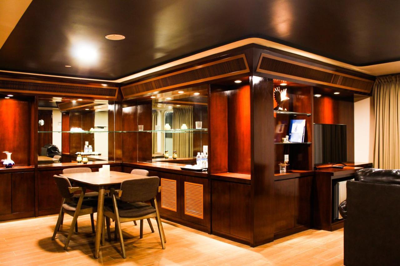 Master Mariner Suite Room
