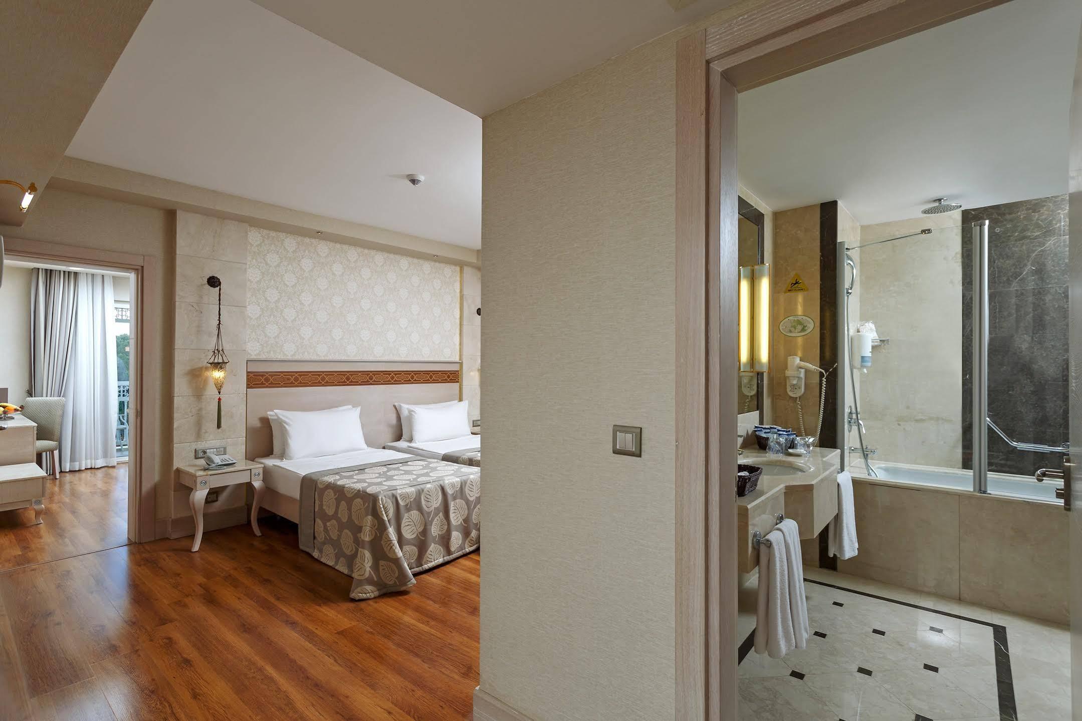 Deluxe Family Room