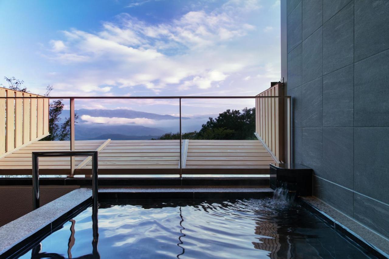 Premium King Hot Spring Guest room 1 King Mountain view
