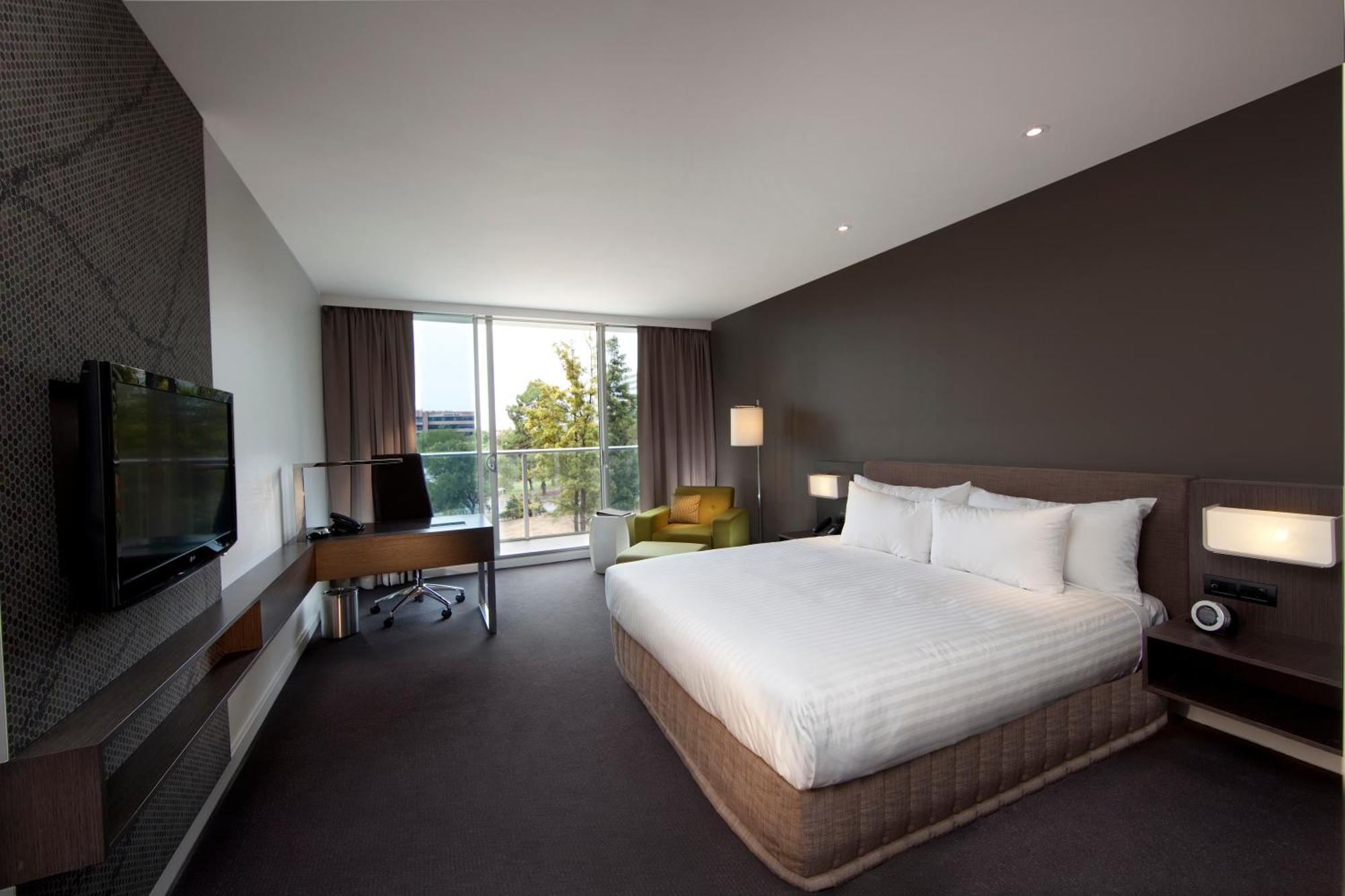 Premium Deluxe King Room with Balcony,642296007:JPEG