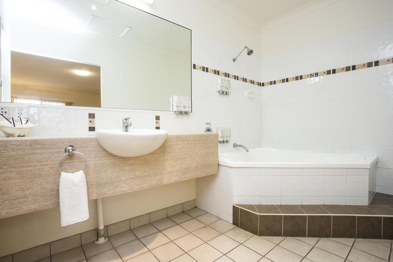 Queen Room Spa Bath