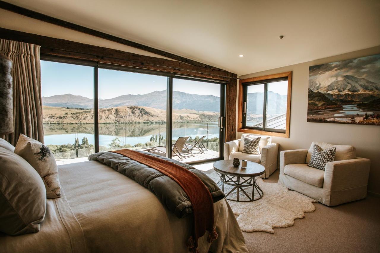 Retreat Suite,995286184:JPEG