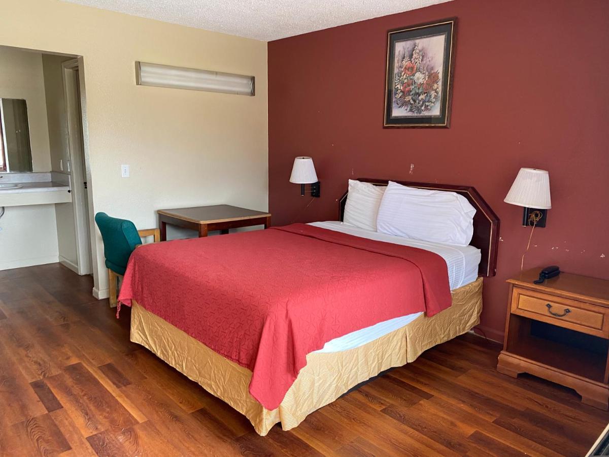 Standard Queen Room