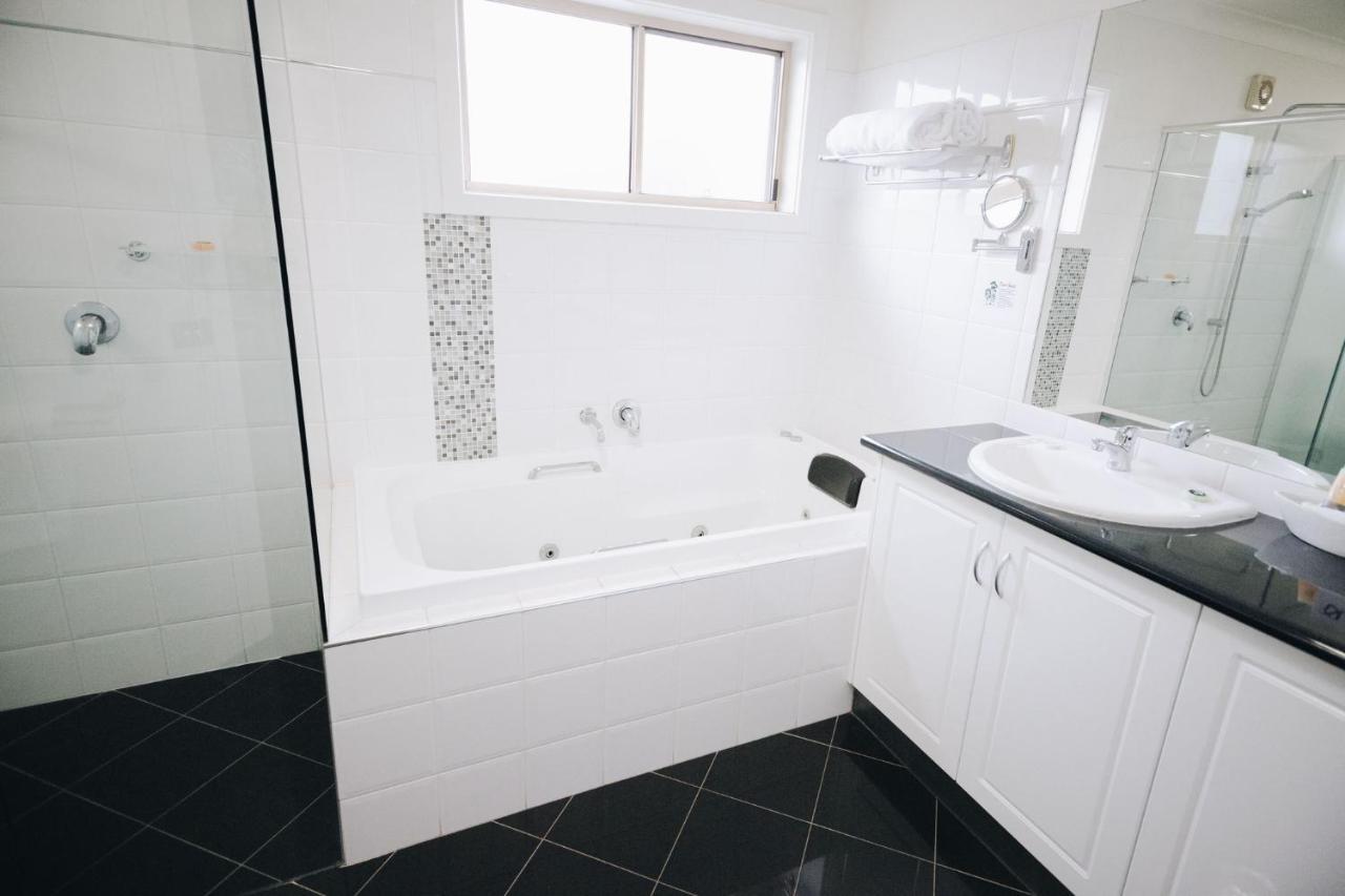 Luxury Suite Spa Bath
