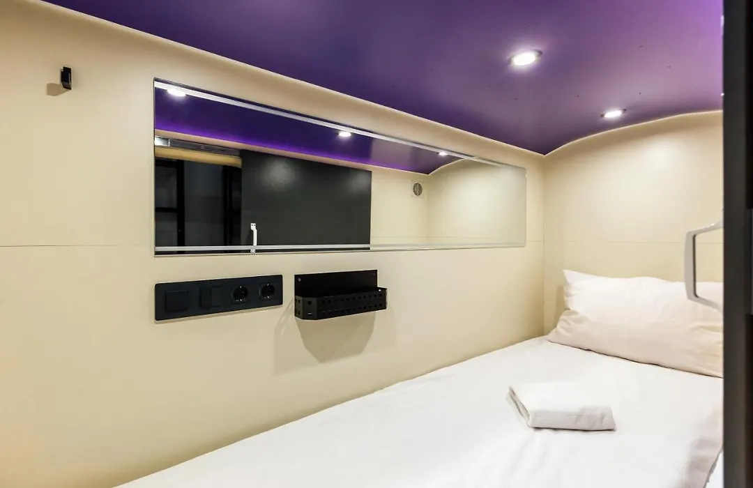 Capsule Hotel Constellation 89-1