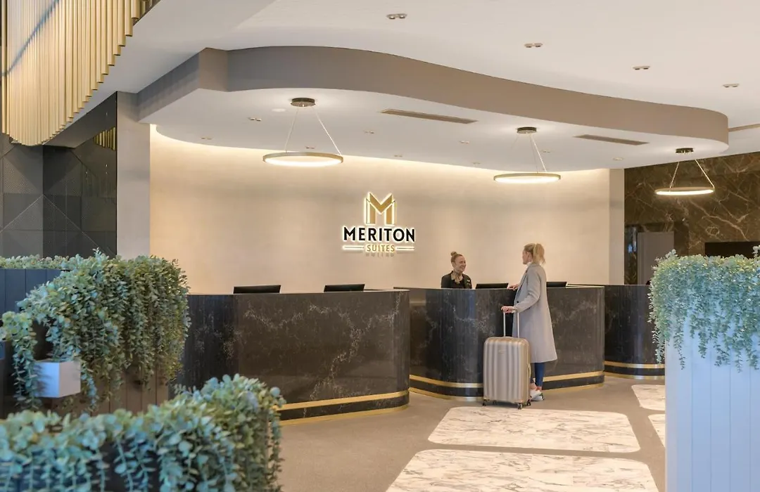 Meriton Suites Surfers Paradise-1