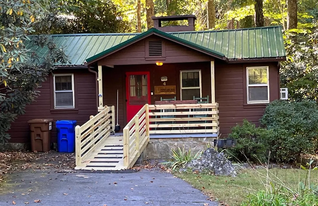Cozy Cabin Pet Friendly Ada Compatible-1