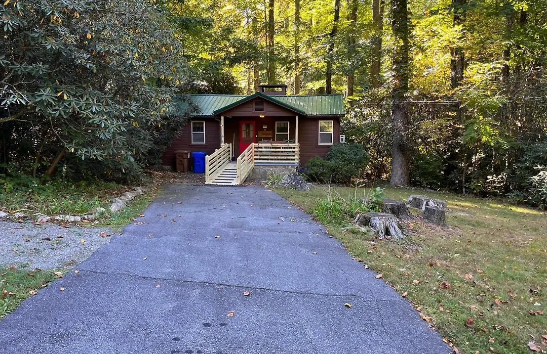 Cozy Cabin Pet Friendly Ada Compatible-1