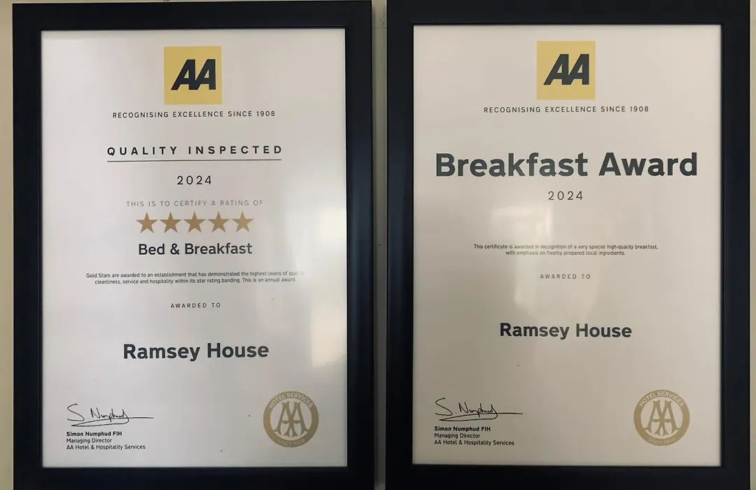 Ramsey House - Luxury Licensed B&B - Parking And Guest Lounge-1