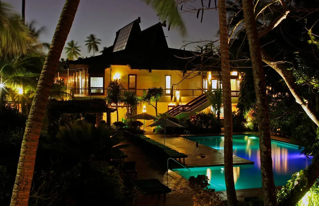 The Warwick Fiji-1