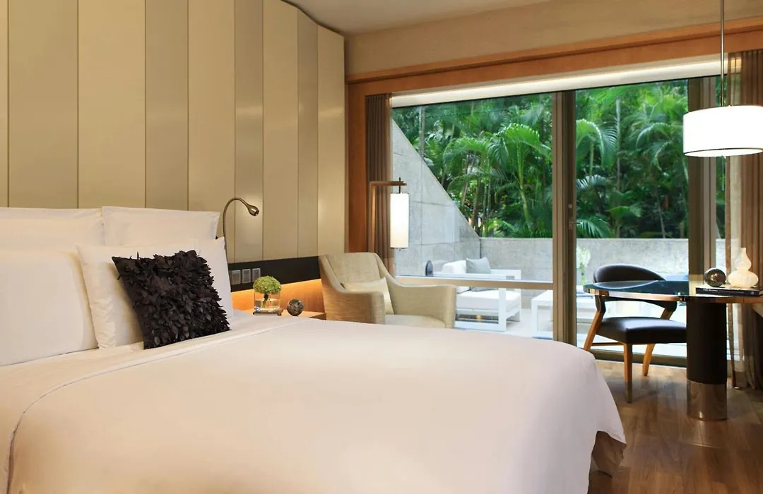 Renaissance Hong Kong Harbour View Hotel-1