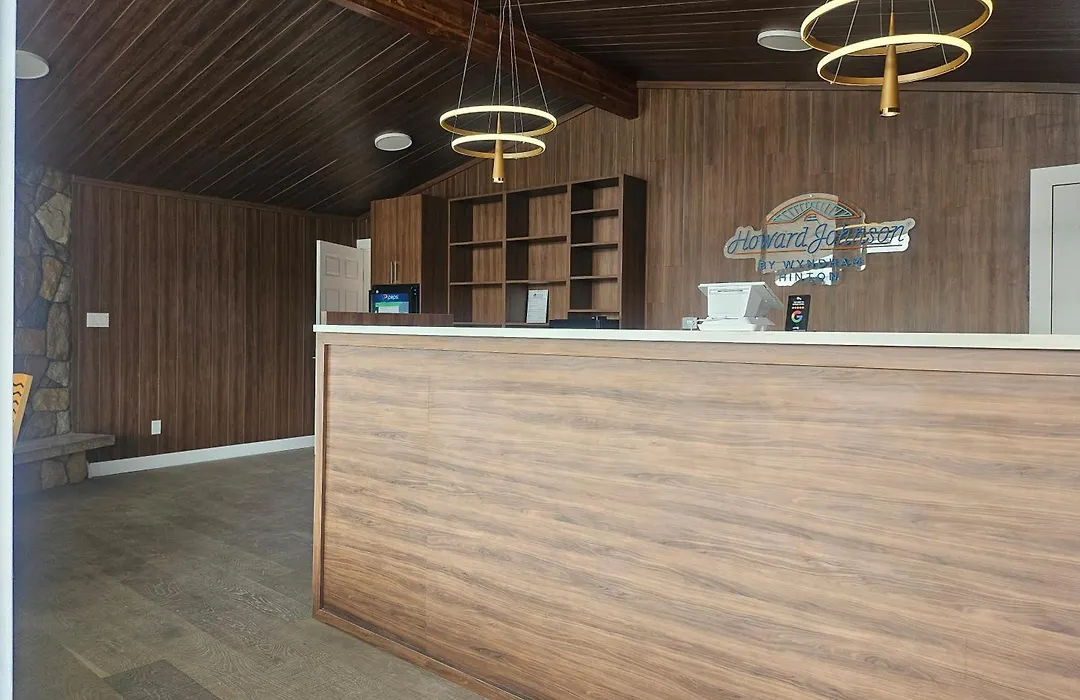 Howard Johnson By Wyndham Hinton-1