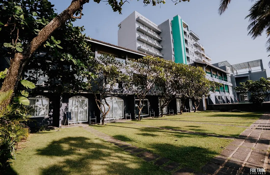 Earl'S Regent Negombo "Golden Shore At Your Door - Find Your Dream Stay"-1