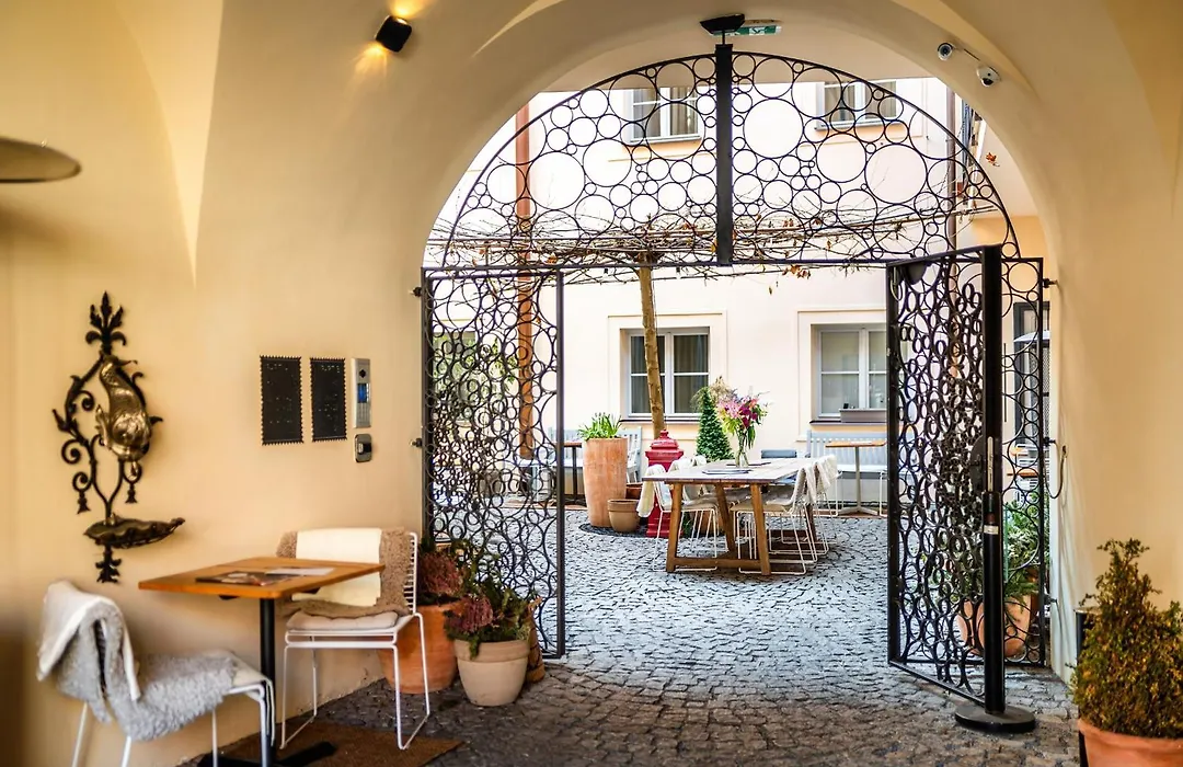 Old Royal Post Boutique Hotel & Premium Suites-1