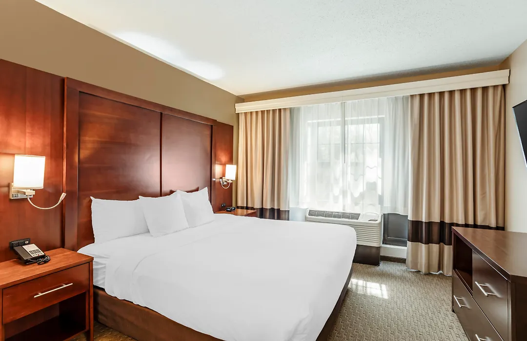 Comfort Suites State College Near Penn State - Steps Away From Psu!-1