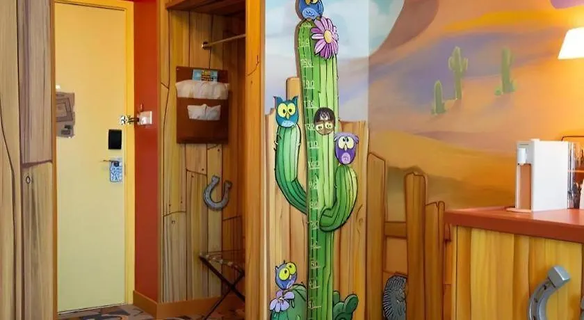 Toy Story Hotel-1