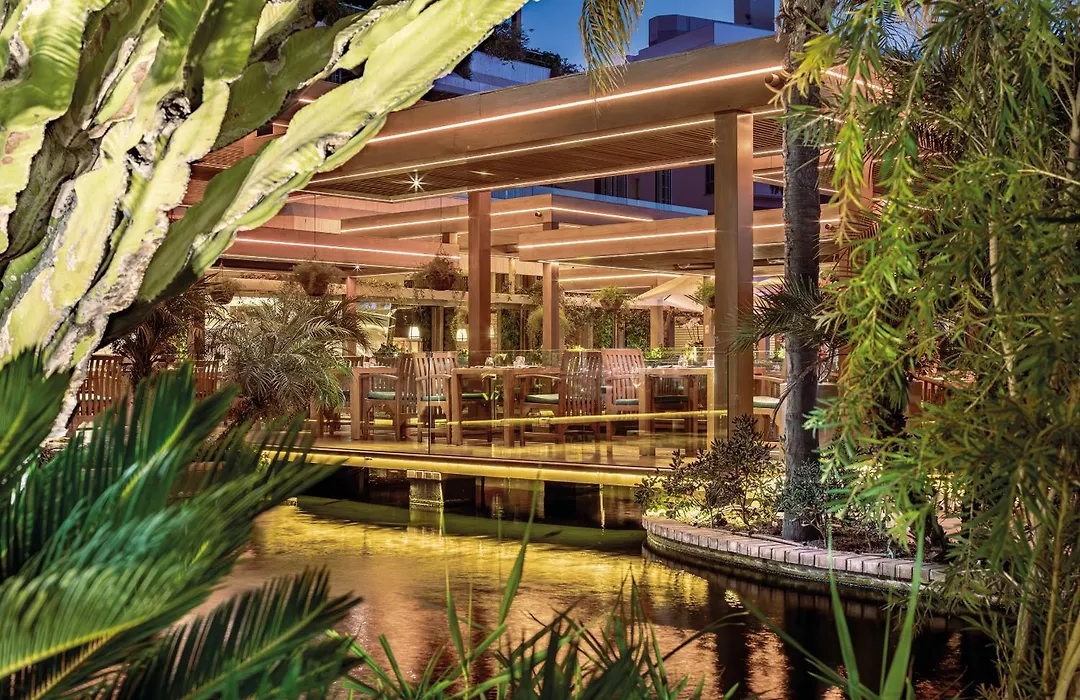 Four Seasons Hotel-1
