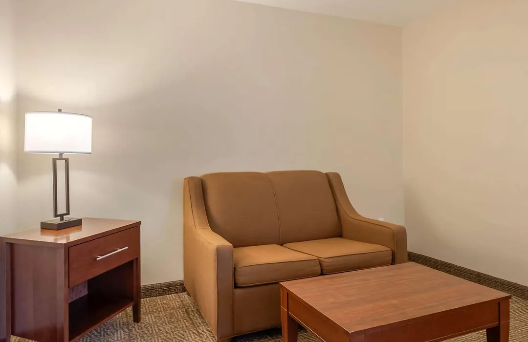 Comfort Inn Limon-1