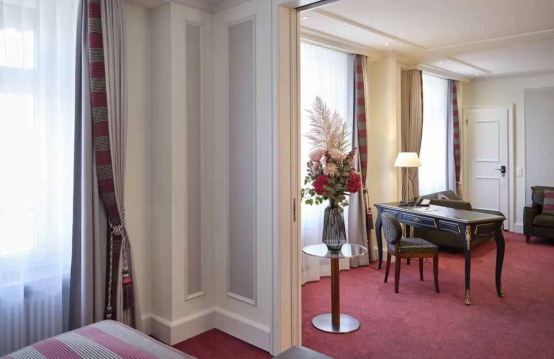 Hotel Schweizerhof Zuerich-1