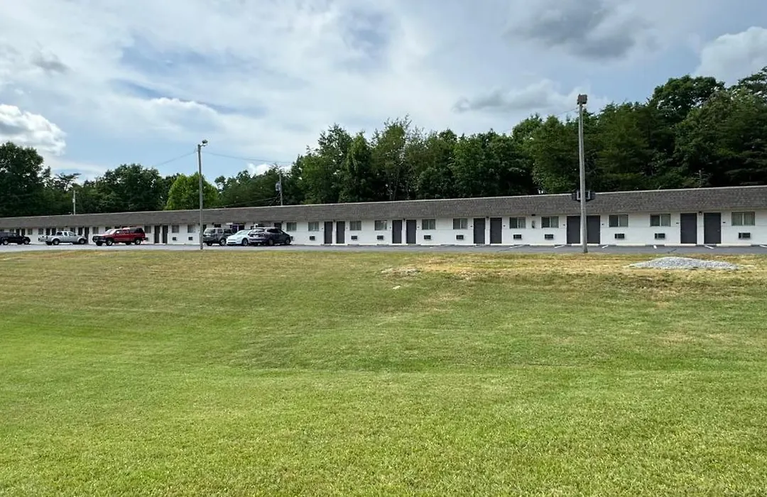 Economy Inn-1