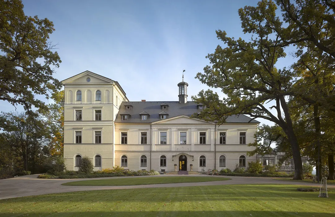 Chateau Mcely-1