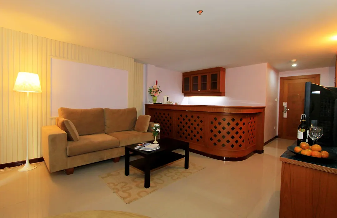 Convenient Grand Plus Hotel Suvarnabhumi-1
