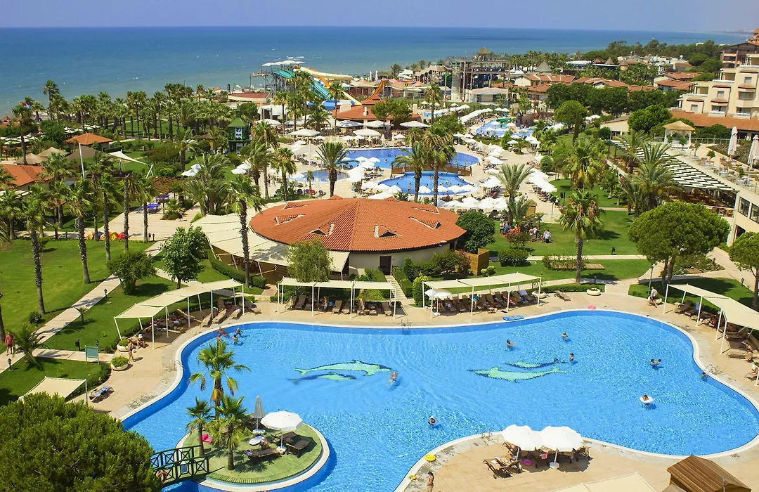 Bellis Deluxe Hotel & Heated For Winter Aqua Park-1