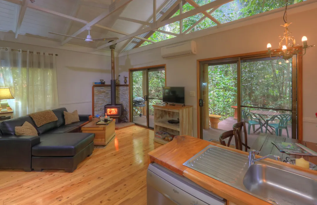 Crater Lakes Rainforest Cottages-1