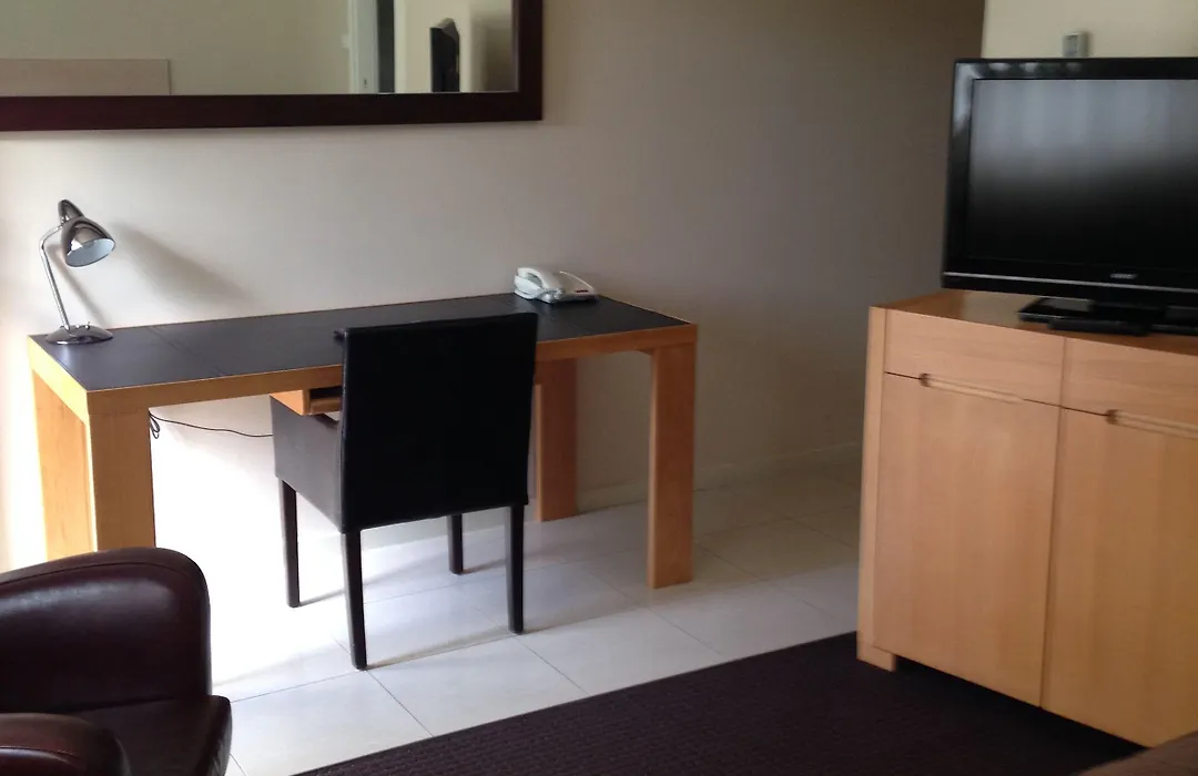 Francis Phillip Motor Inn And The Lodge-1