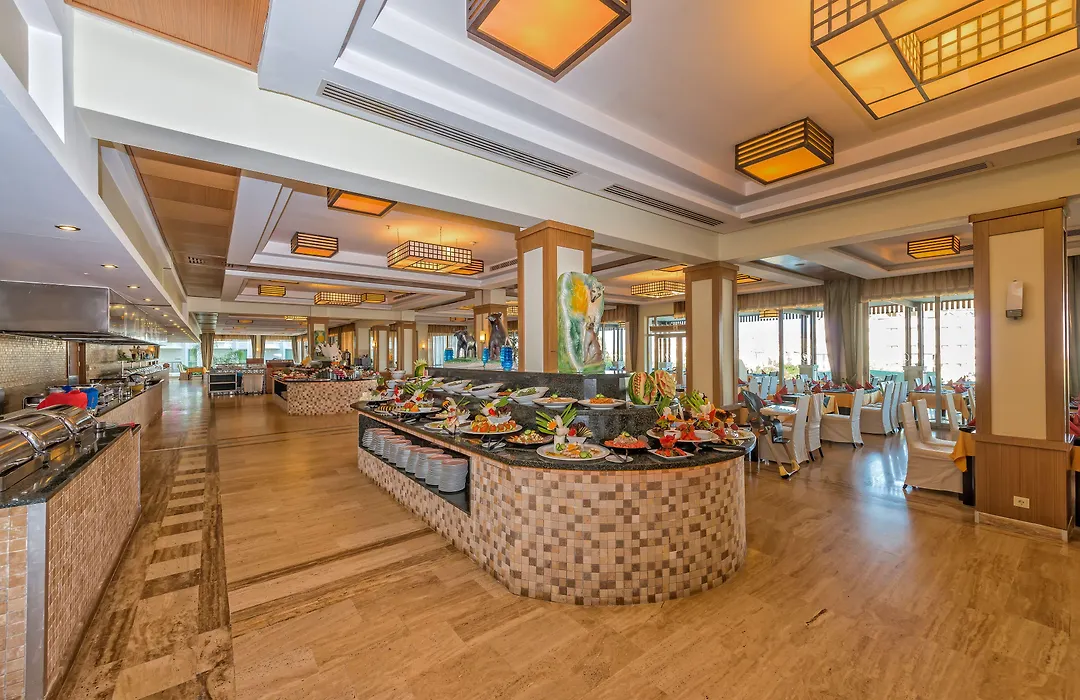 Royal Atlantis Spa & Resort-1