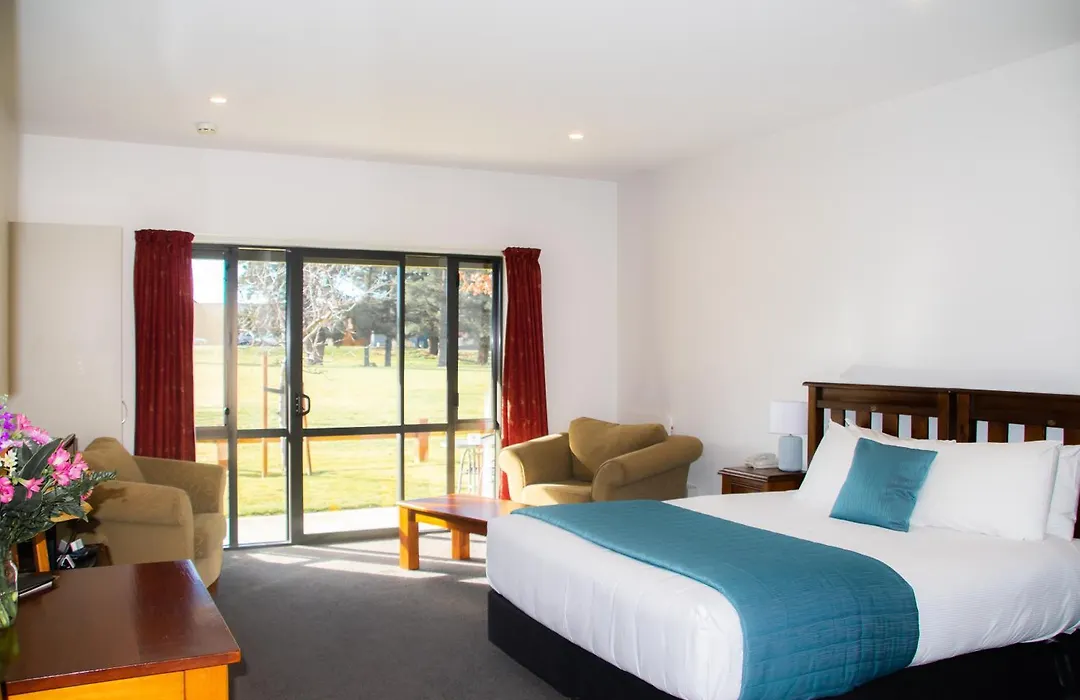 Carrick Lodge Motel-1