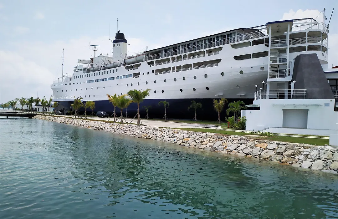 Doulos Phos The Ship Hotel-1